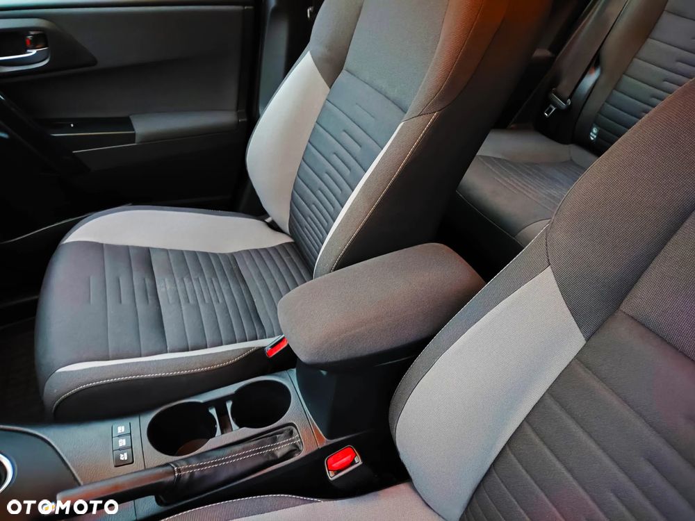 Toyota Auris Hybrid 135 Prestige - 25