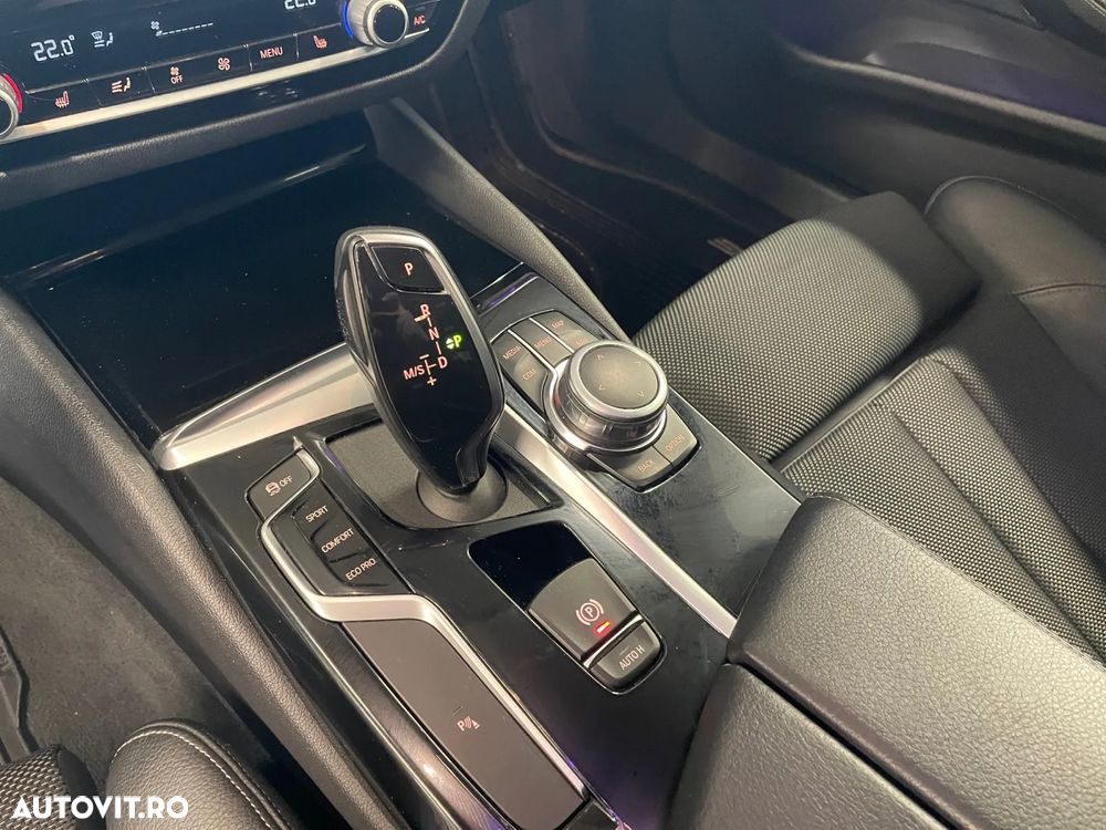 BMW Seria 5 520i AT - 13