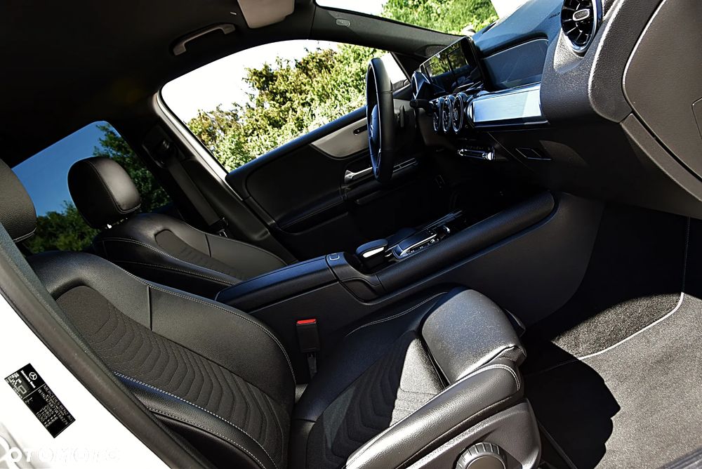 Mercedes-Benz GLB 200 7G-DCT - 20