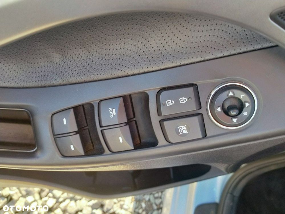 Hyundai Elantra - 16