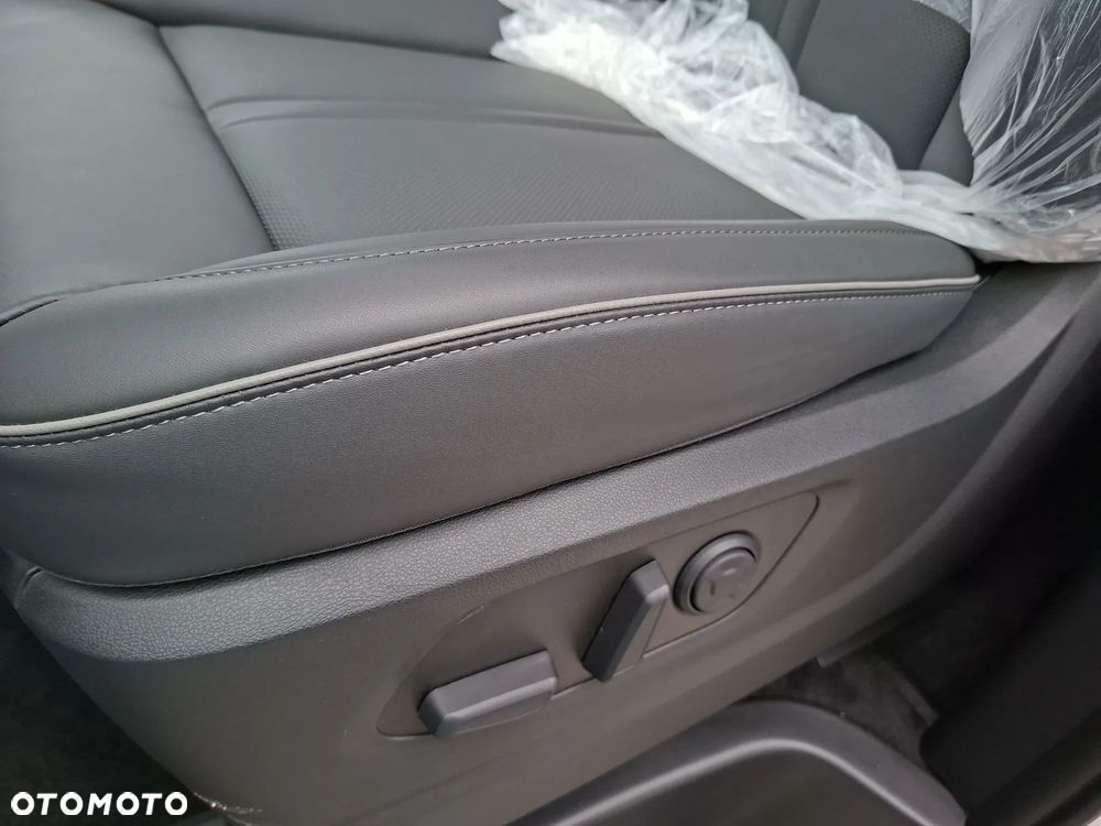 Hyundai Staria 1.6 T-GDI HEV Luxury - 25