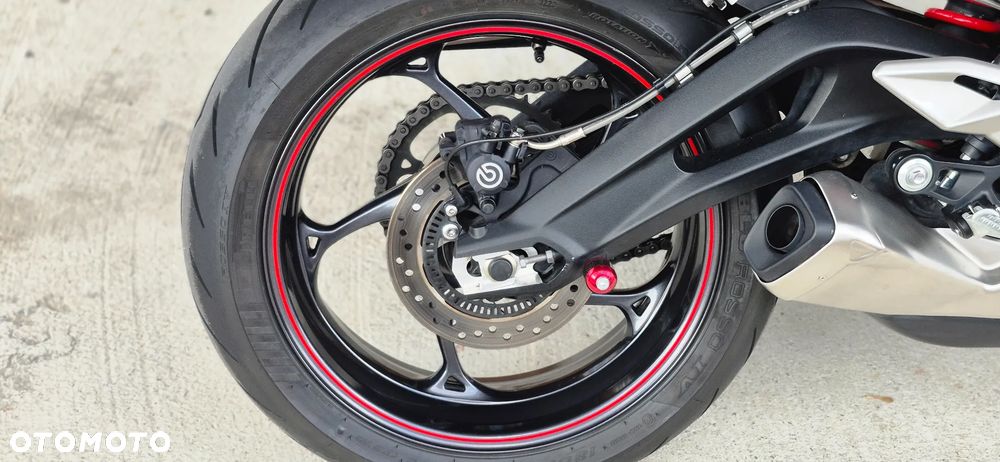 Triumph Street Triple - 14
