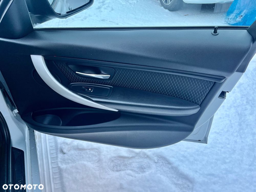 BMW Seria 3 318d - 20