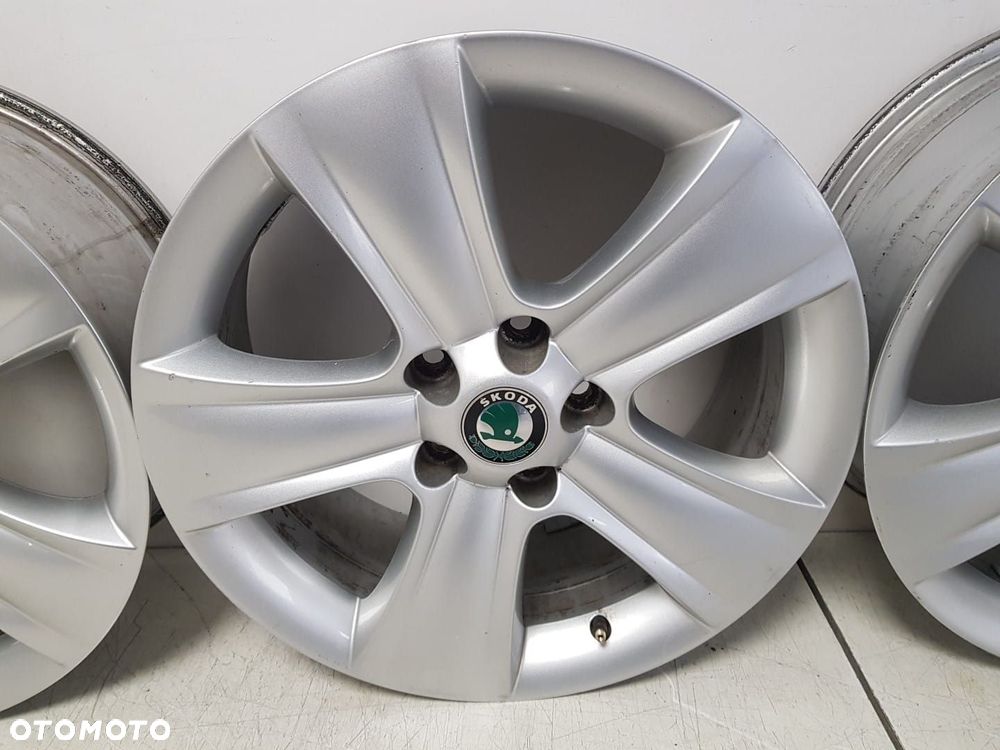 4x FELGA FELGI ALUMINIOWE SKODA YETI 7.0J  X  17 ET45 5X112 ALUFELGA 5L0601025B - 4