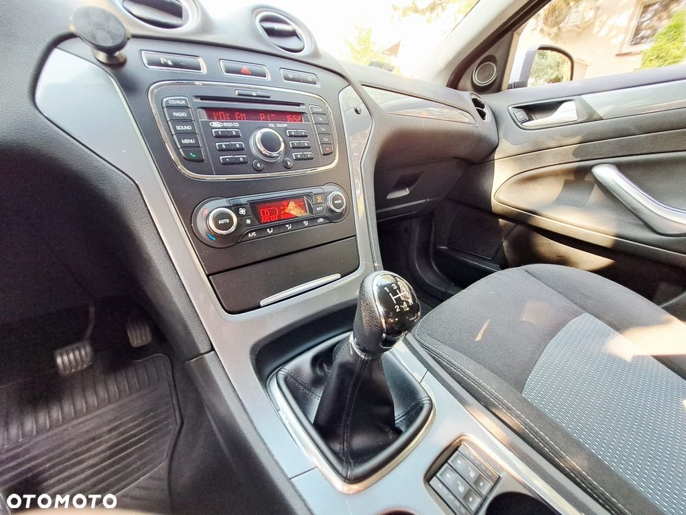 Ford Mondeo 1.6 Gold X - 26
