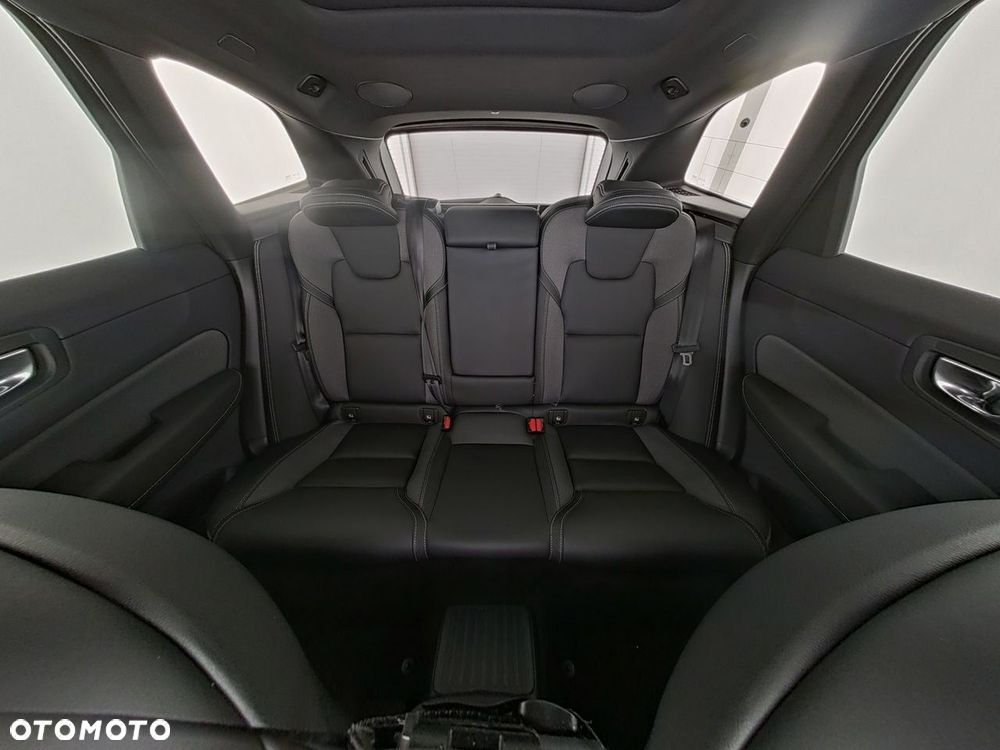 Volvo XC 60 T8 Plug-In Hybrid AWD Plus Black Edition - 7