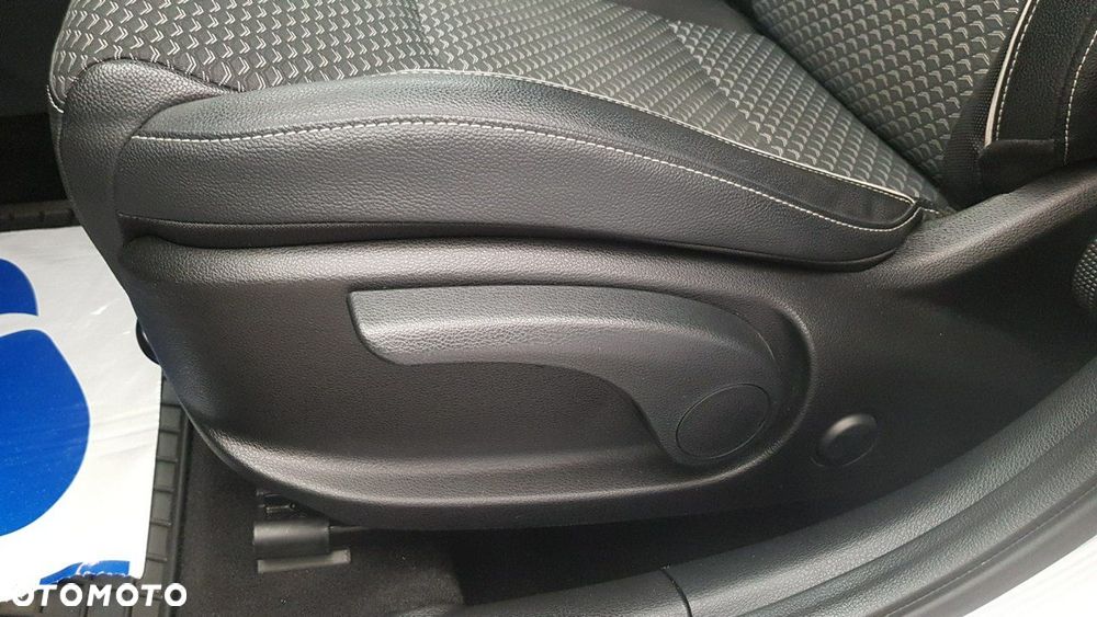 Kia Ceed - 24