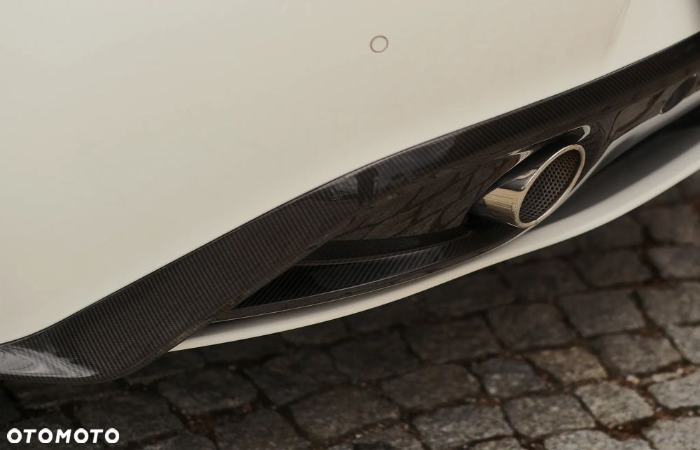Aston Martin Vanquish - 24