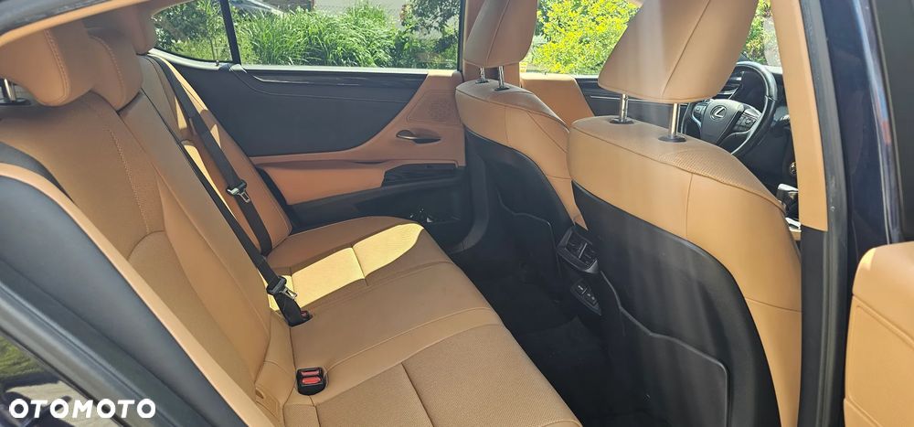 Lexus ES - 9