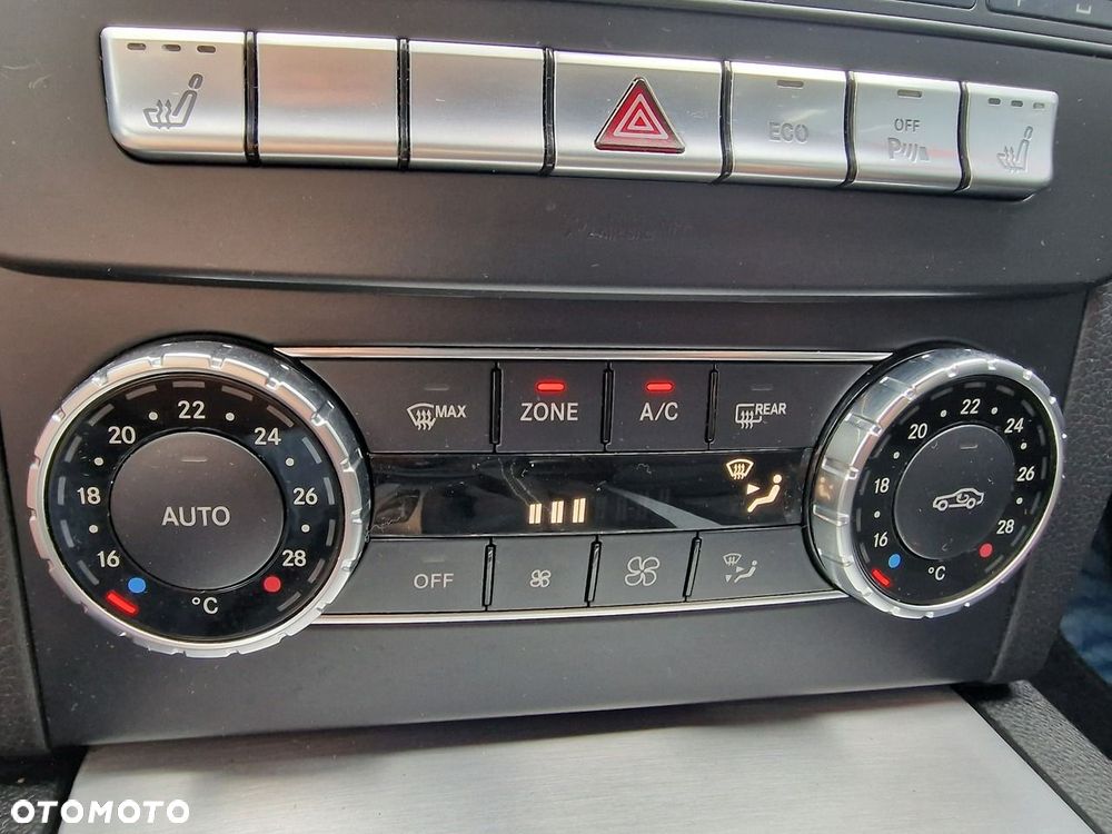 Mercedes-Benz Klasa C 180 7G-TRONIC AMG Line - 29