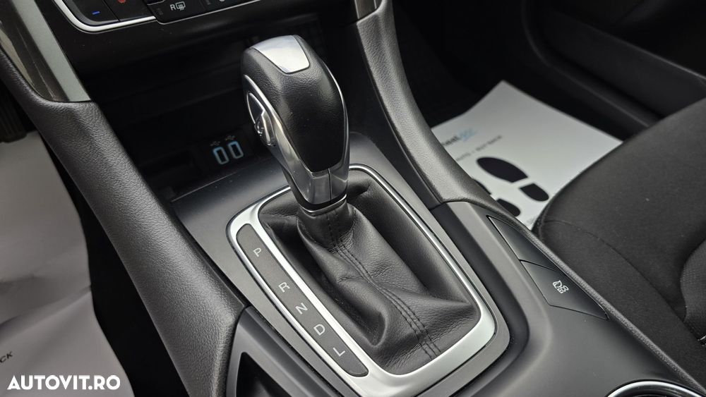 Ford Mondeo 2.0 HEV Trend - 17