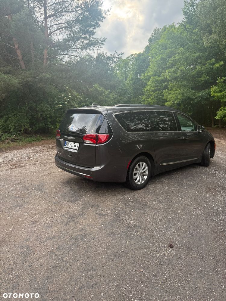 Chrysler Pacifica - 6