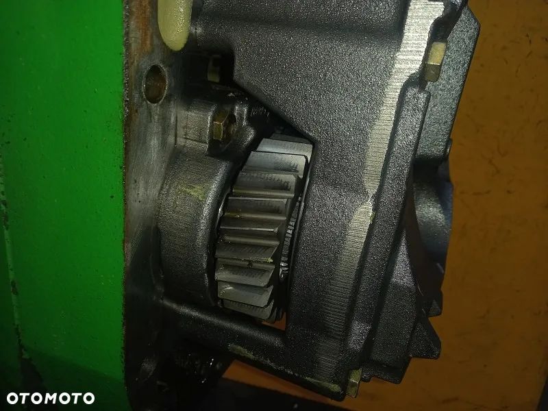 Elementy obudowa tylnego WOM PTO L153497 John Deere 6620 - 15