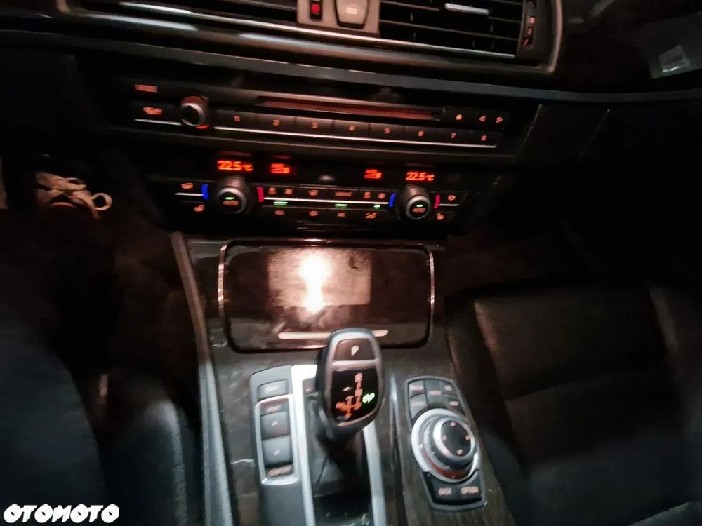 BMW Seria 5 525d xDrive - 9