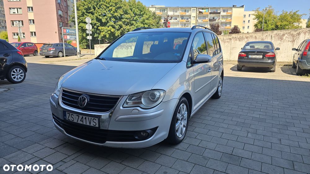 Volkswagen Touran - 1