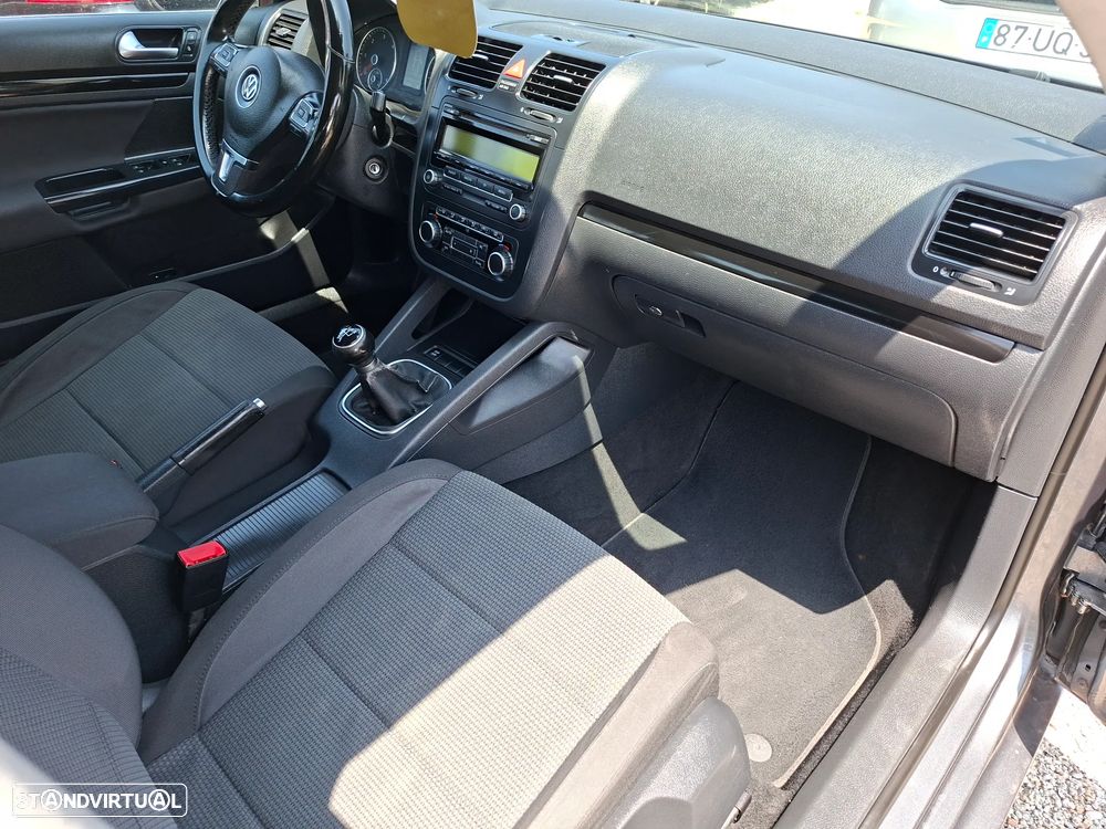 VW Jetta 1.6 TDi Confortline - 9