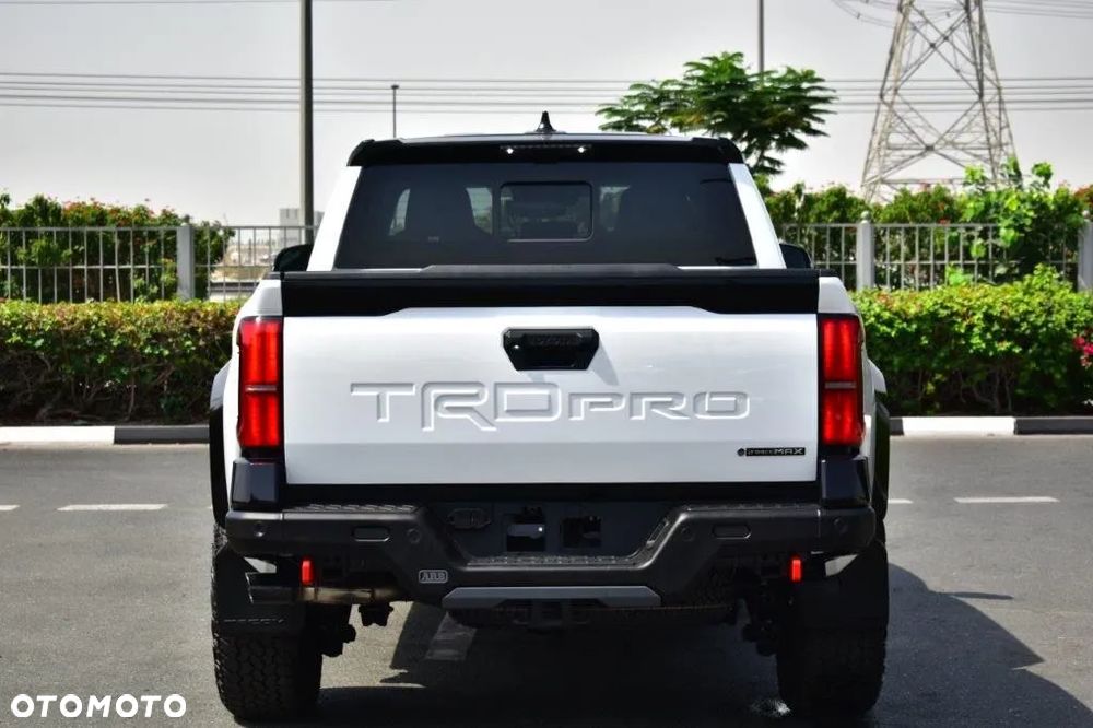 Toyota Tacoma - 12