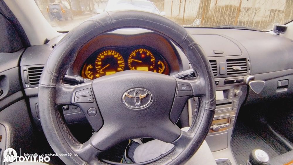 Toyota Avensis 2.0 D-4D Executive - 1