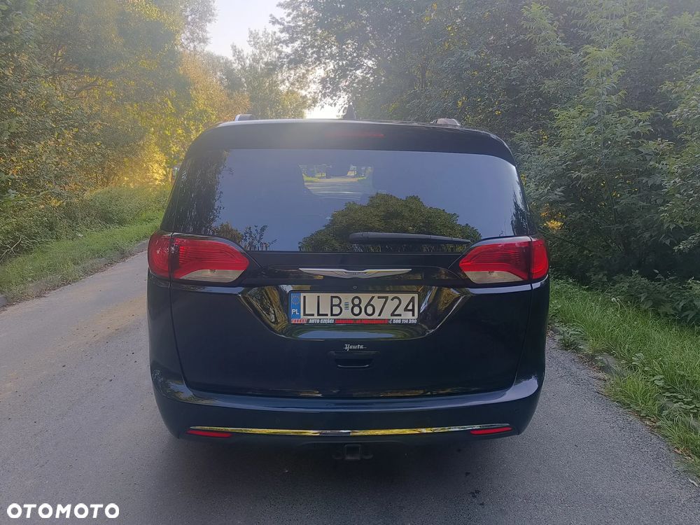 Chrysler Pacifica - 6