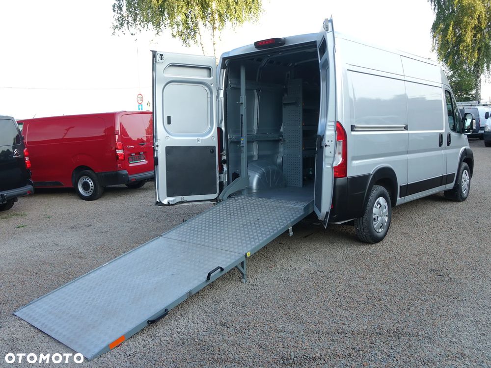 Peugeot Boxer 3-osobowy L2H2 RAMPA ZAŁADOWCZA | ZABUDOWA WARSZTATOWA - 16