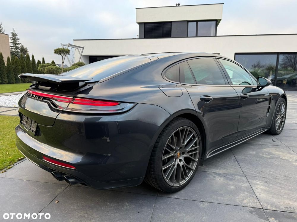 Porsche Panamera - 4