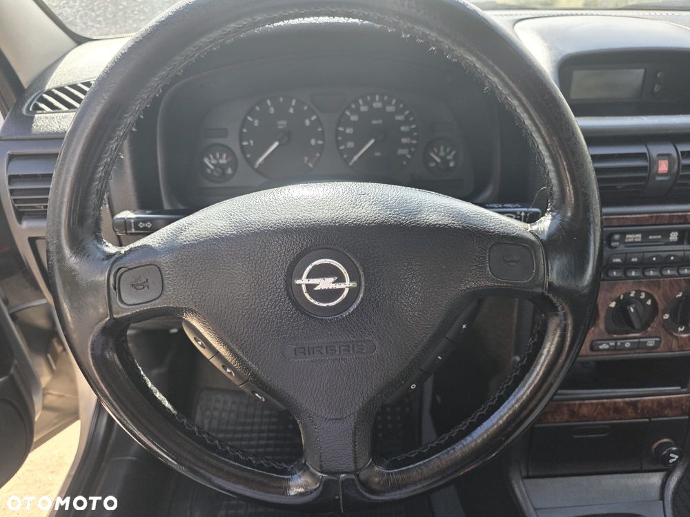 Opel Astra 1.6 GLS - 11