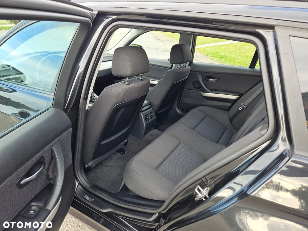 BMW Seria 3 318d Touring - 11