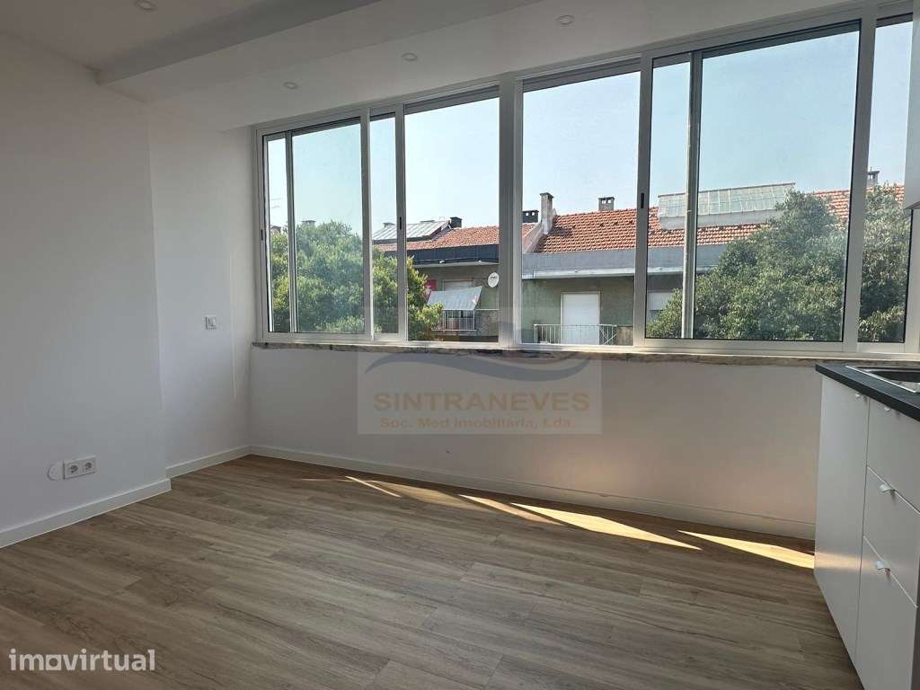 T2 Totalmente Remodelado na Damaia - Pronto a Habitar - Grande imagem: 3/27