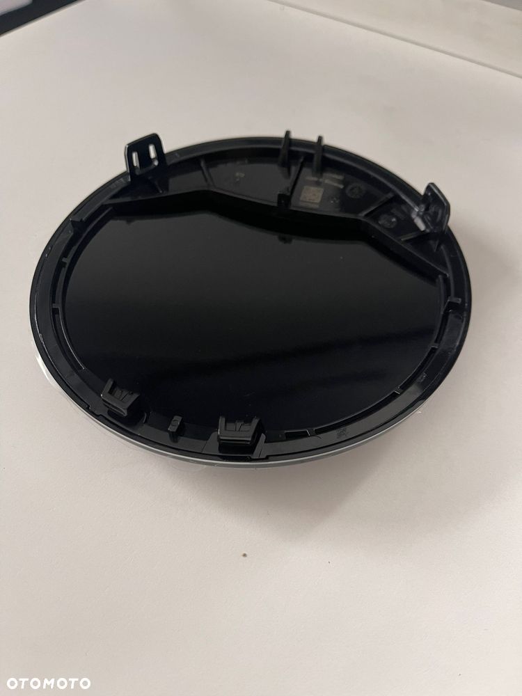 VW TOUAREG III LIFT EMBLEMAT ZNACZEK LOGO POD RADAR  NOWY - 3