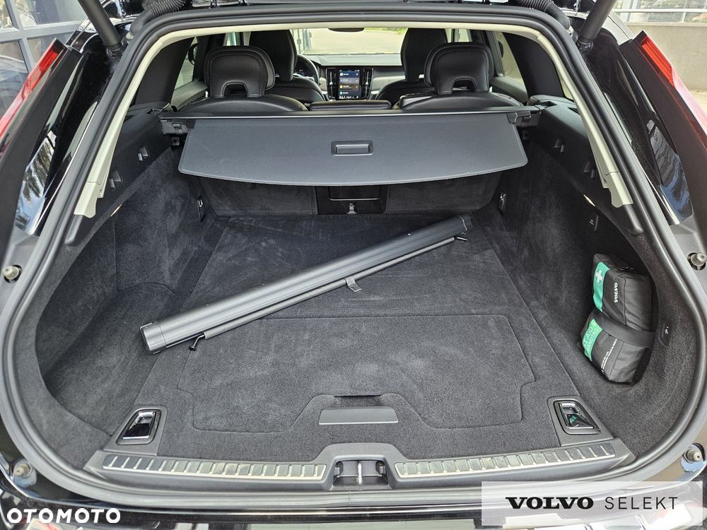 Volvo V90 Cross Country - 32