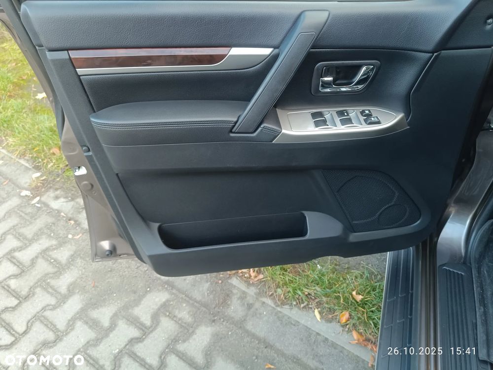 Mitsubishi Pajero - 27