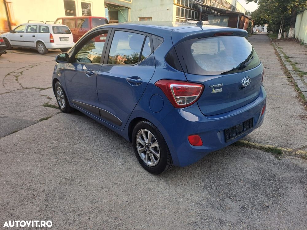 Hyundai i10 1.0 Fifa World Cup Edition - 16