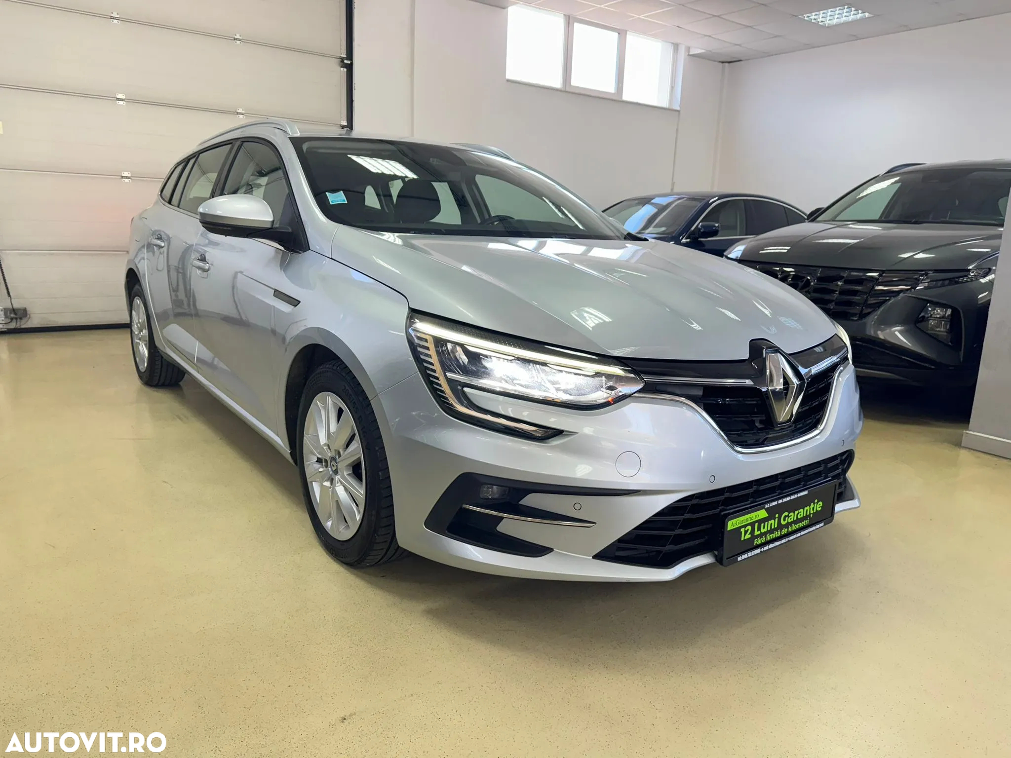 Renault Megane Grandtour E-TECH Plug-in 160 BUSINESS EDITION - 3