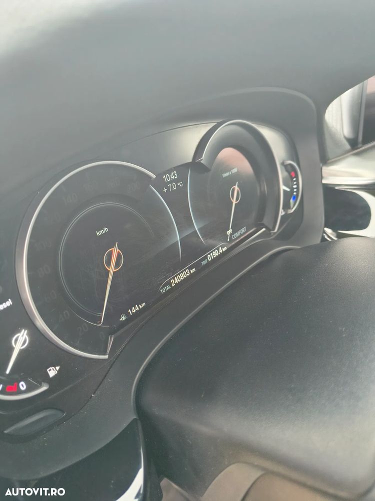 BMW Seria 5 520d xDrive AT - 10