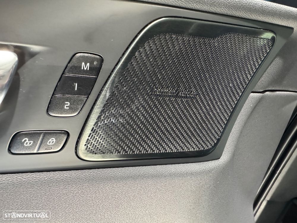 Volvo XC 60 2.0 T6 PHEV R-Design AWD - 28