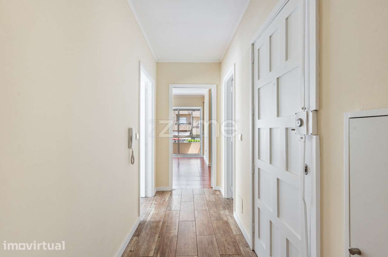 Apartamento T3 Renovado com Garagem Box em Águas Santas - Grande imagem: 4/27