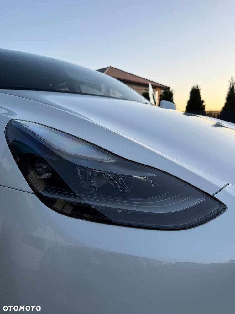 Tesla Model Y Performance AWD - 31