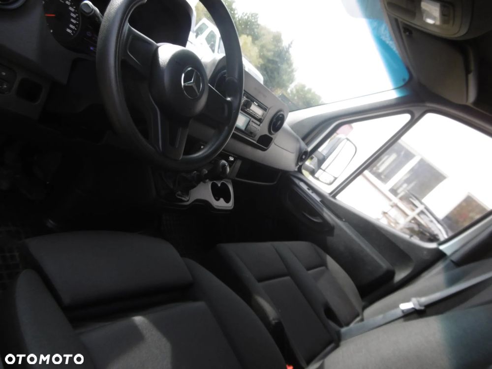Mercedes-Benz Sprinter - 12