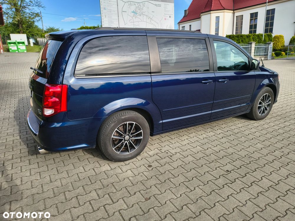 Dodge Grand Caravan - 5