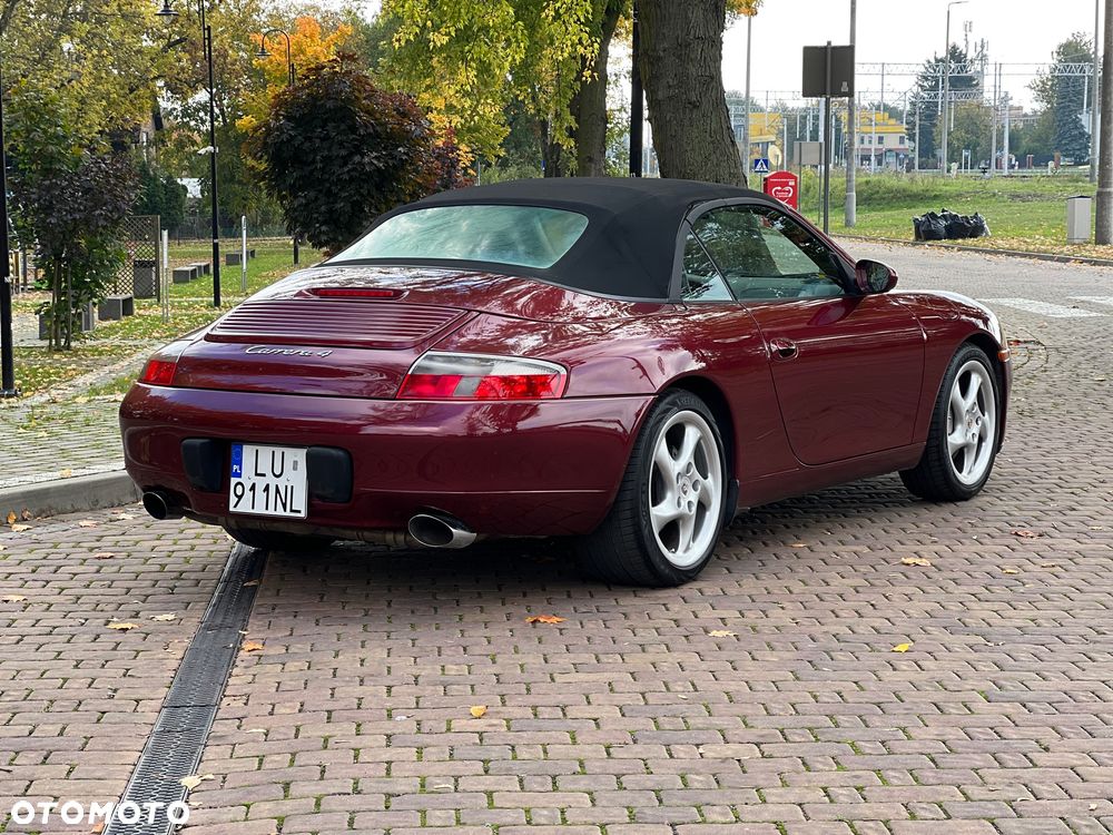 Porsche 911 Carrera 4 Cabrio - 12