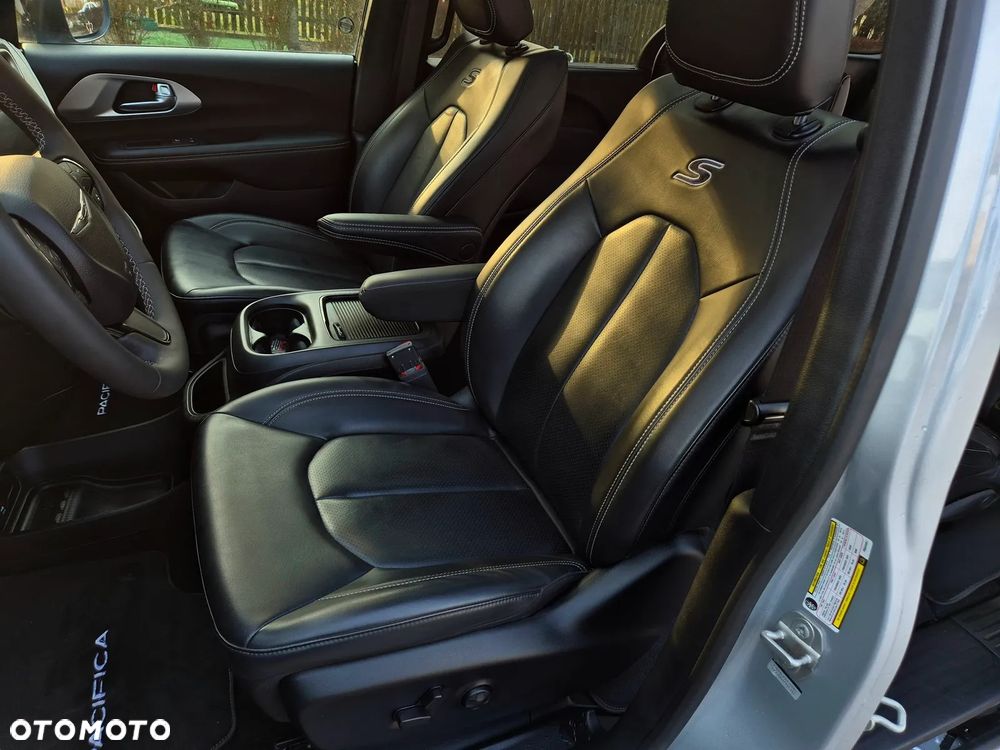 Chrysler Pacifica - 19