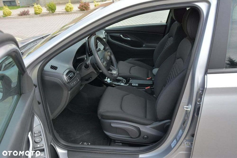 Hyundai i30 1.5 T-GDI 48V-Hybrid DCT Advantage - 20