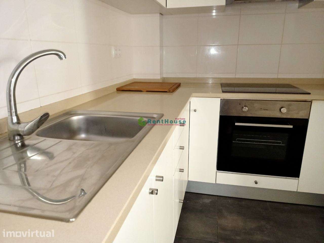 Apartamento  T1+1 Remodelado Central - Grande imagem: 2/15