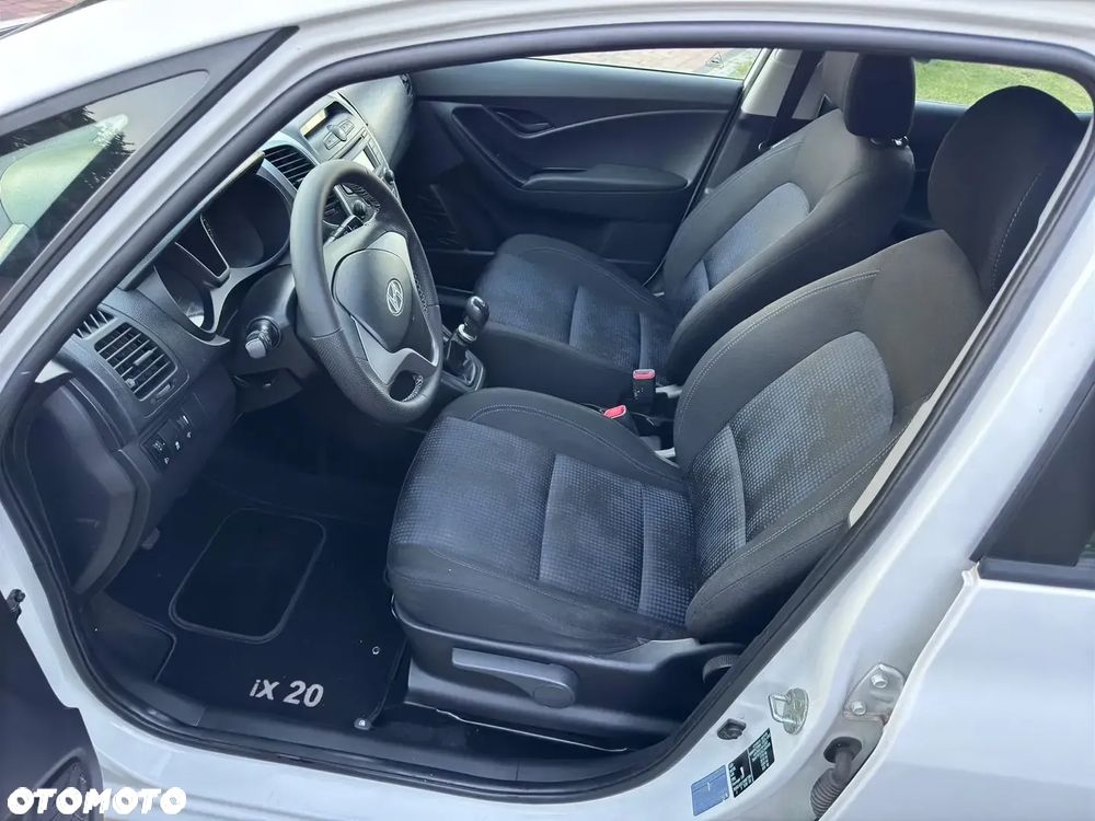 Hyundai ix20 - 11