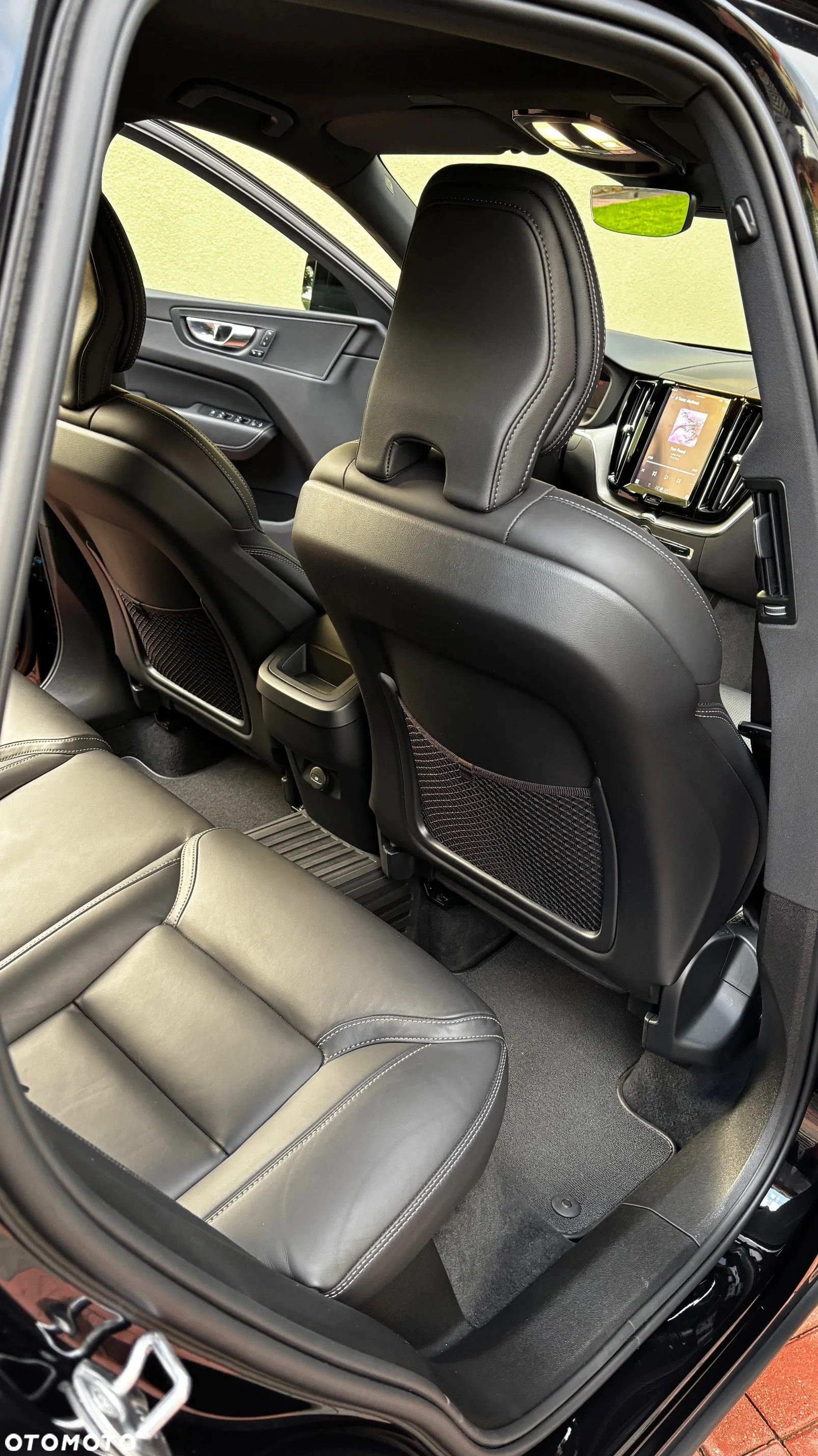 Volvo XC 60 T5 AWD R-Design - 12