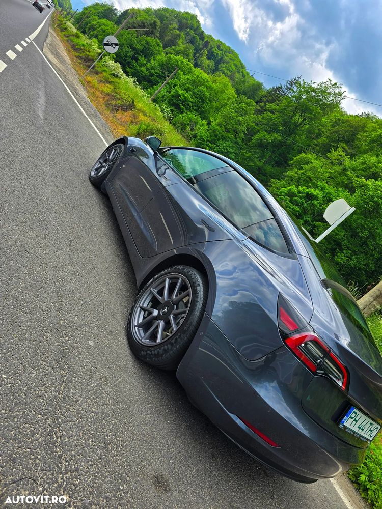 Tesla Model 3 Long Range - 3
