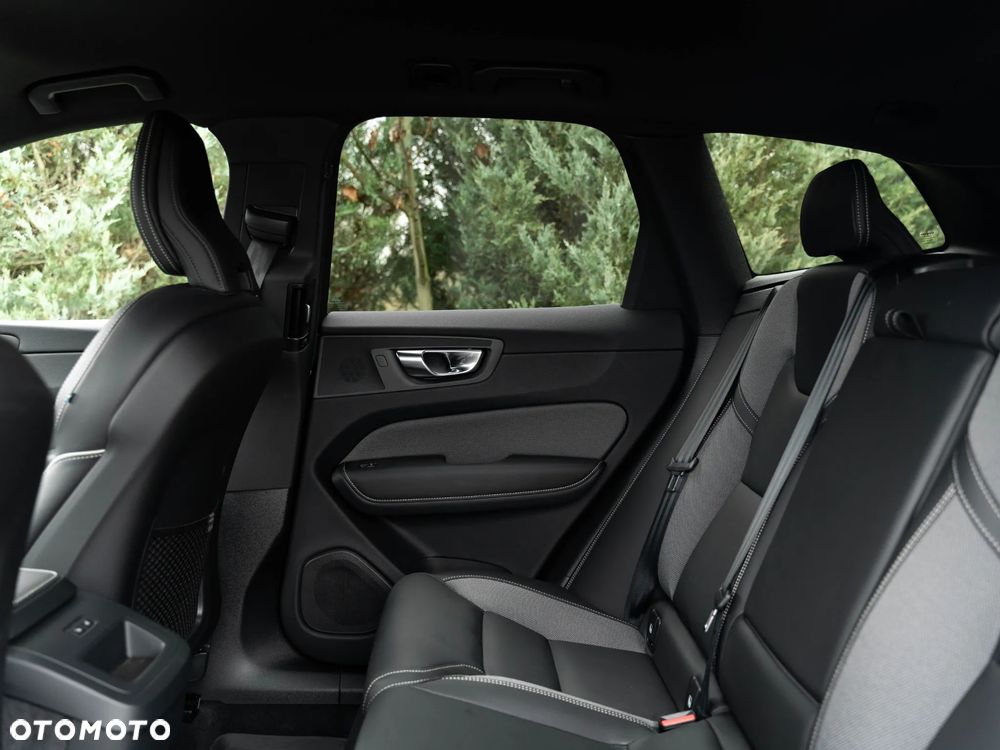 Volvo XC 60 B5 B AWD Plus Dark - 38