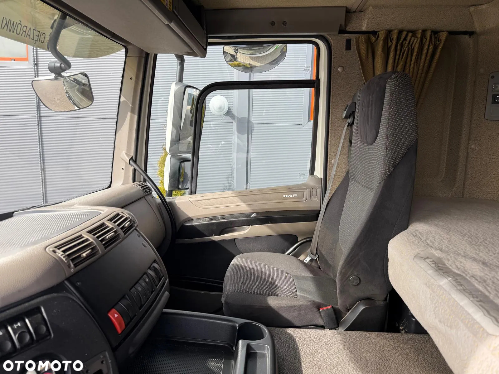 DAF DAF CF XF 75.360 // 6x2 // E5 // chłodnia 21 Epal // sypialka // klima // winda pod spód - 32