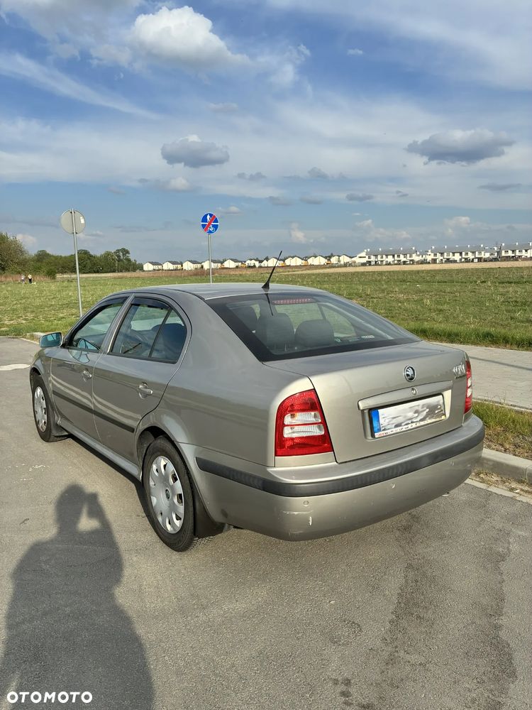 Skoda Octavia 1.6 Tour - 5