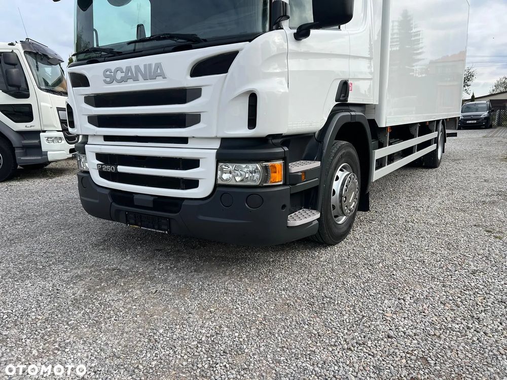 Scania P250 / Izoterma / Winda / Kabina Sypialna / - 6